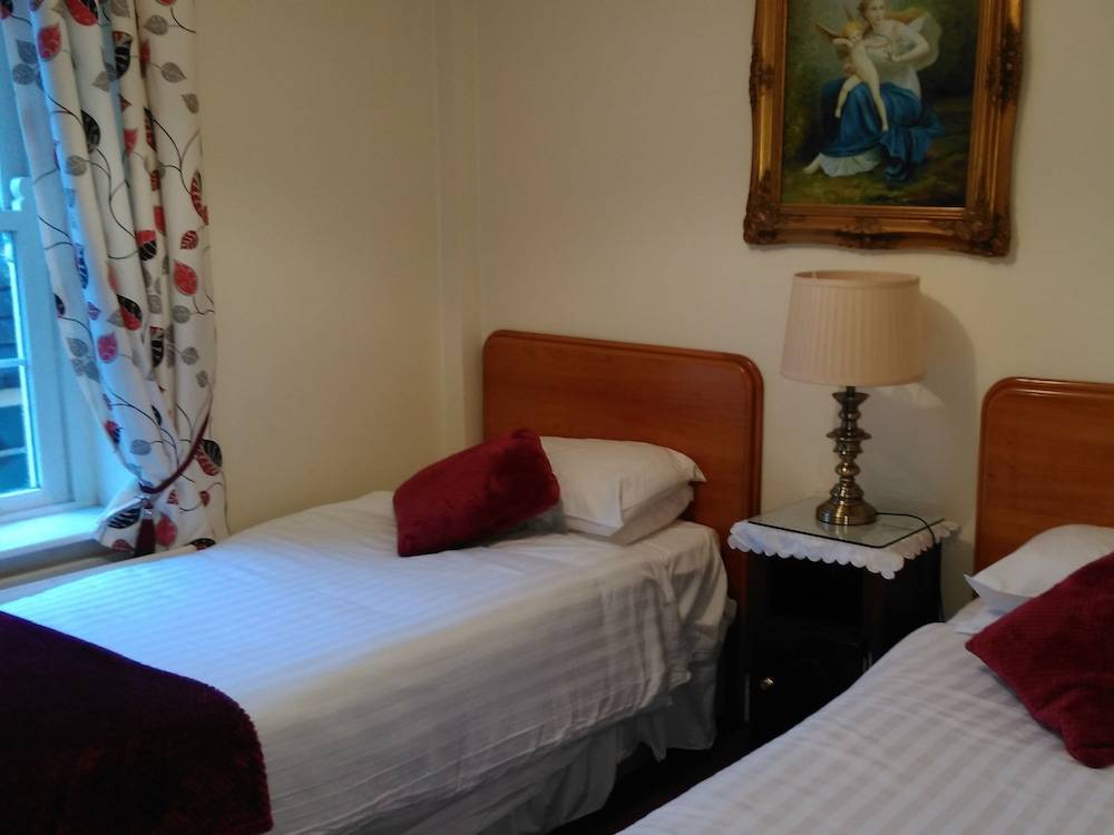 Fennessy's Hotel 1
