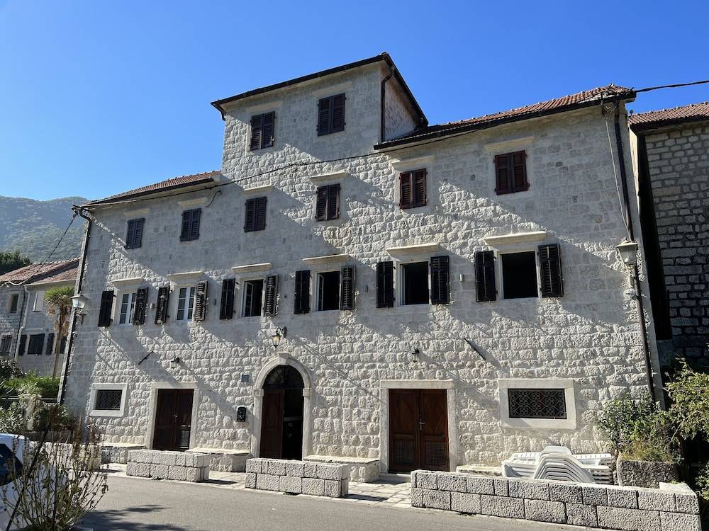 Villa Mariner 1
