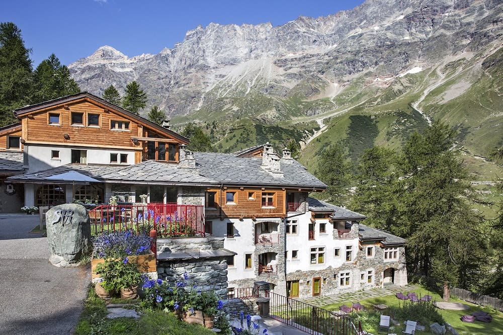 Saint Hubertus Resort 1