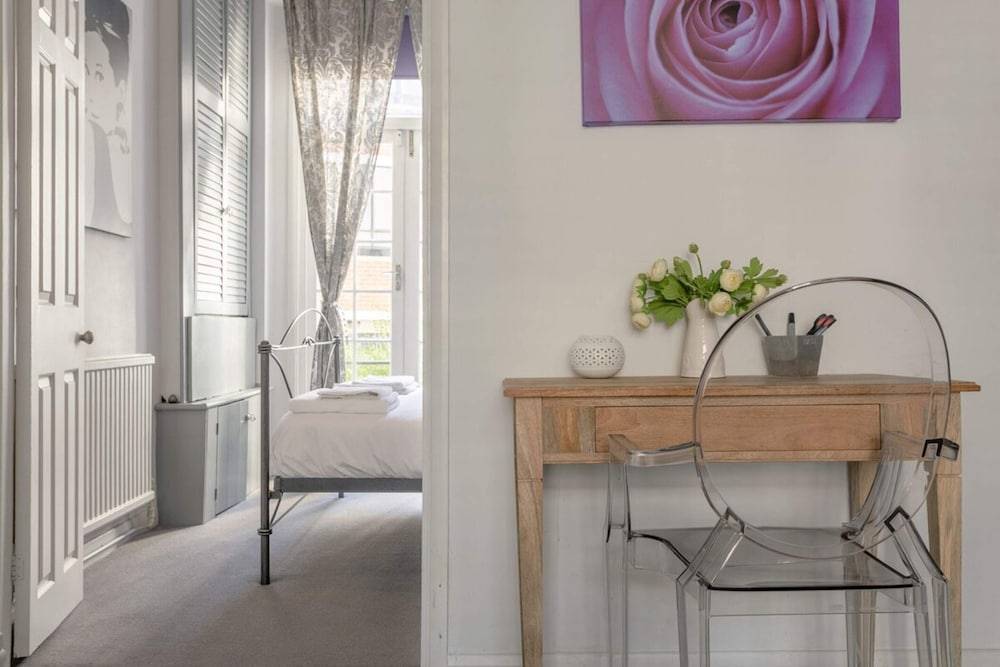 Stylish Apartment near Battersea Park 1