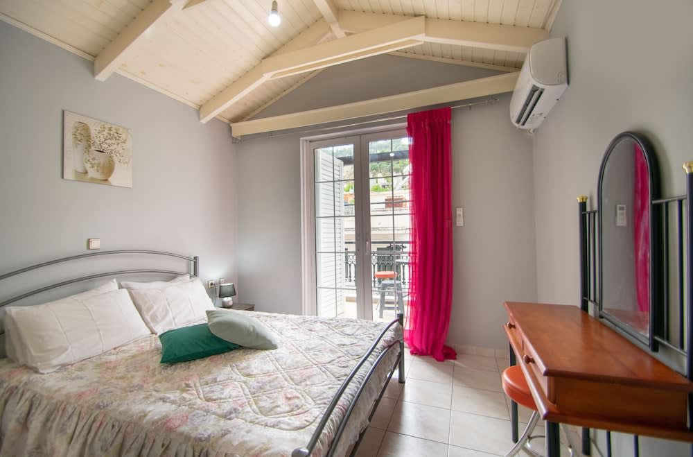 Home Away Junior Suite 1