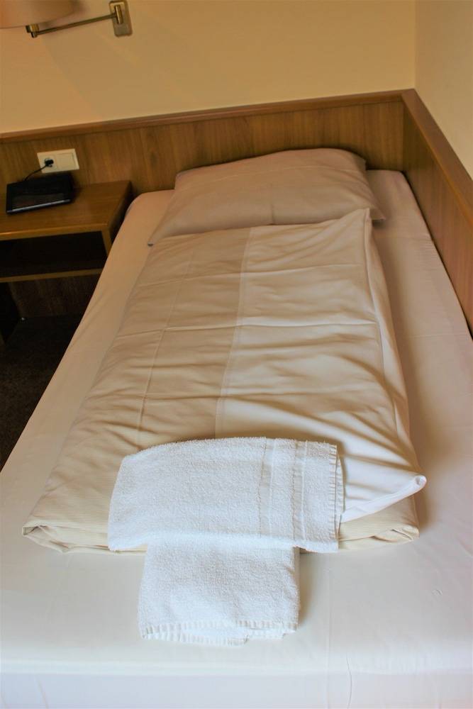 Hotel Alsterquelle 24h Check-in, Free Parking and WiFi 2