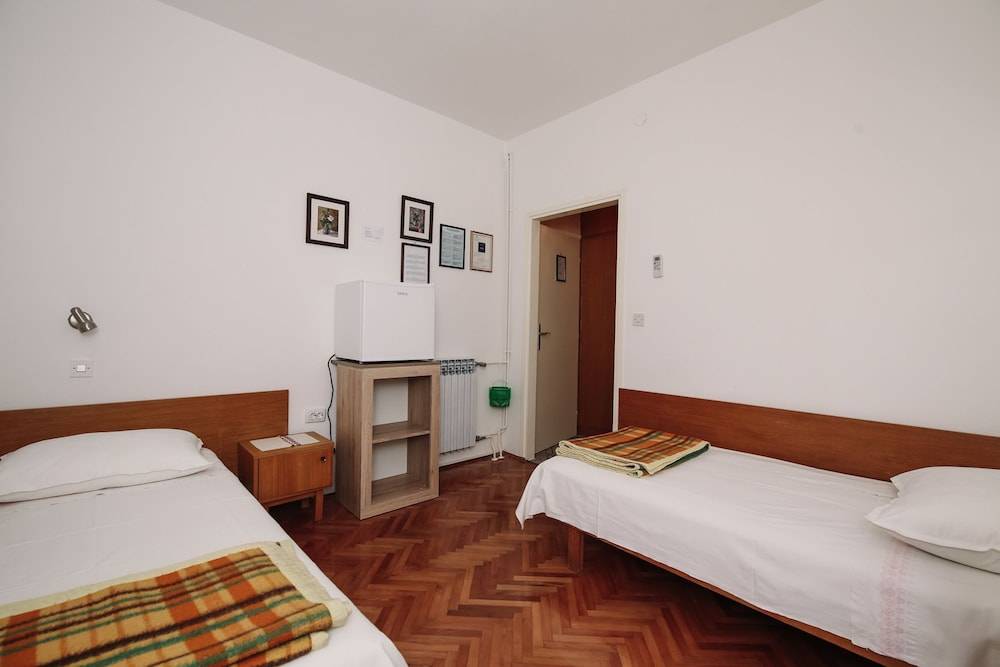 Apartments & Rooms Peranic 2