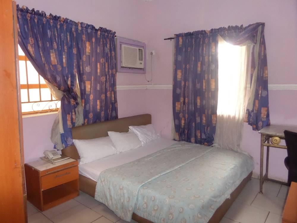 Aneio Hotel 2
