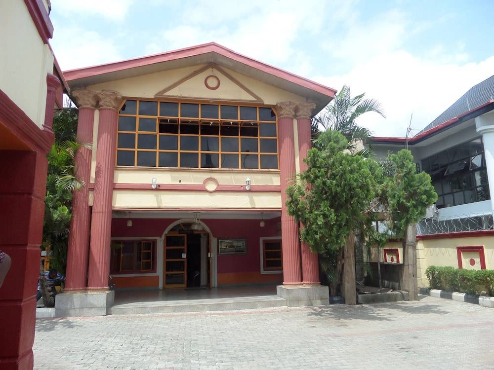 Aneio Hotel 1