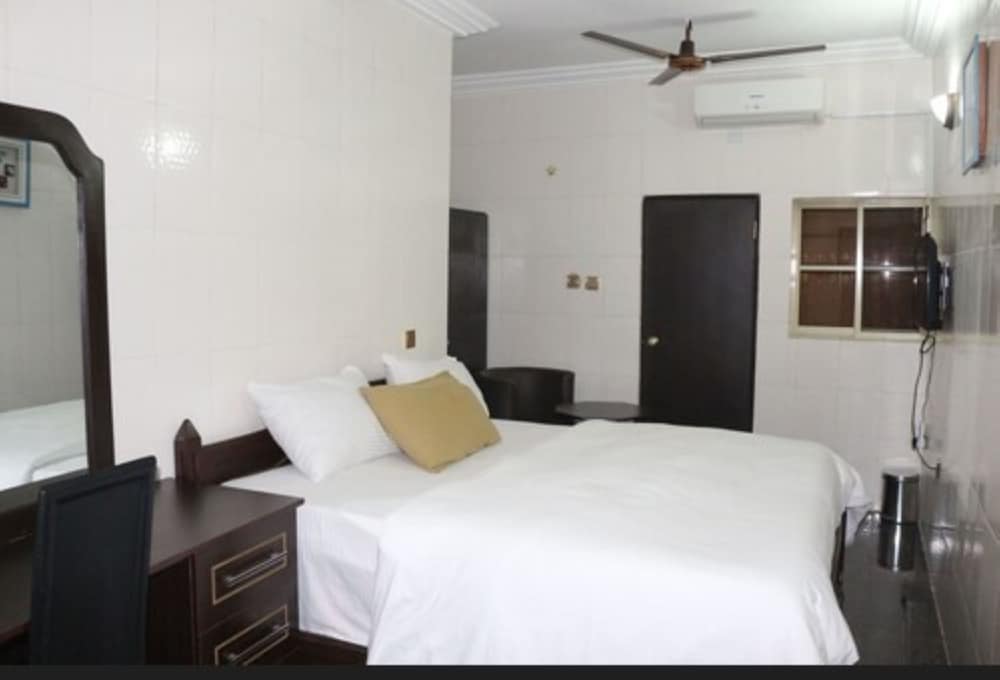 Cute Villa Hotel and Suites 1