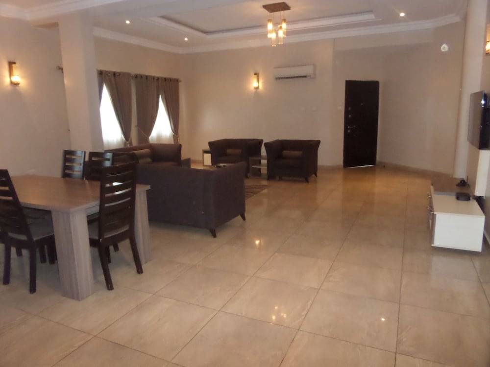 Gloriana Apartments 1