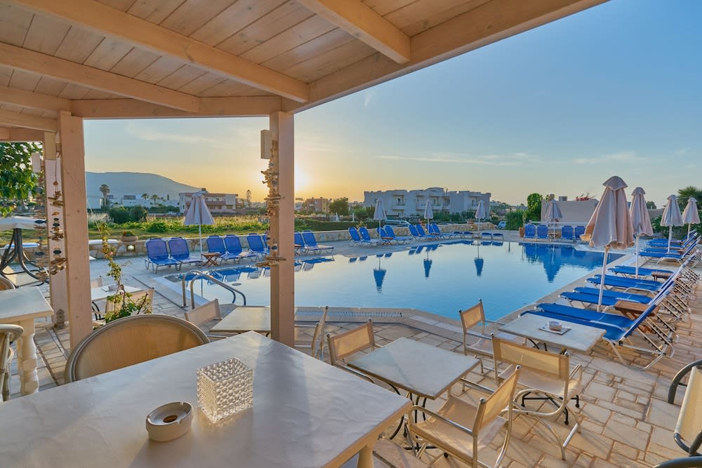Golden Bay Apartments-Garden Haven 1