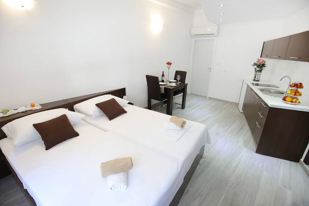 Deluxe MKC Apartments 2