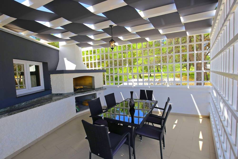 Deluxe MKC Apartments 1
