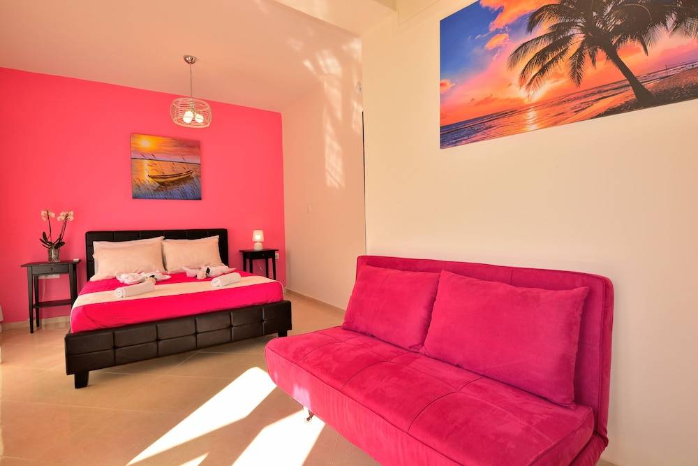 Luxury Suites in Stavromenos 2