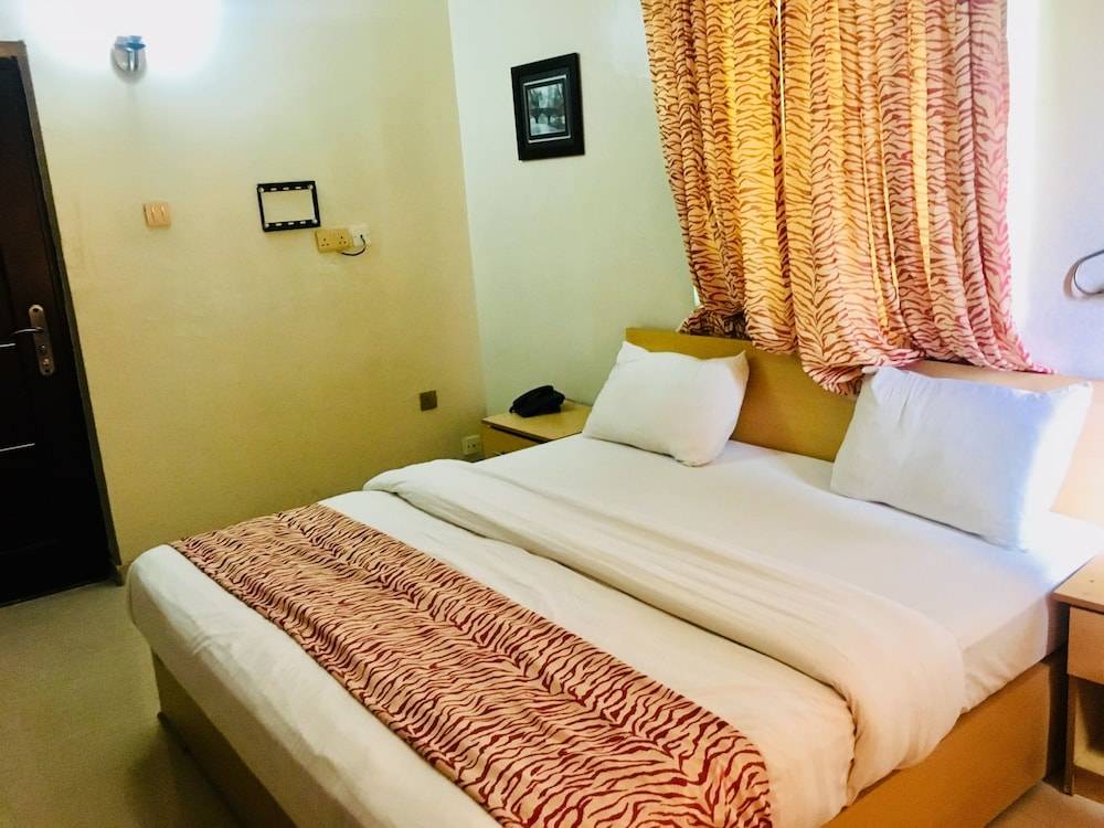 Mignonette Hotel & Suites 1