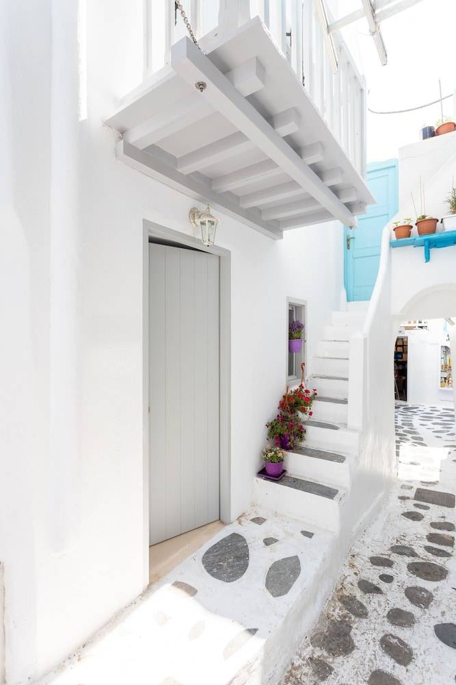 aniko suites Chora 1