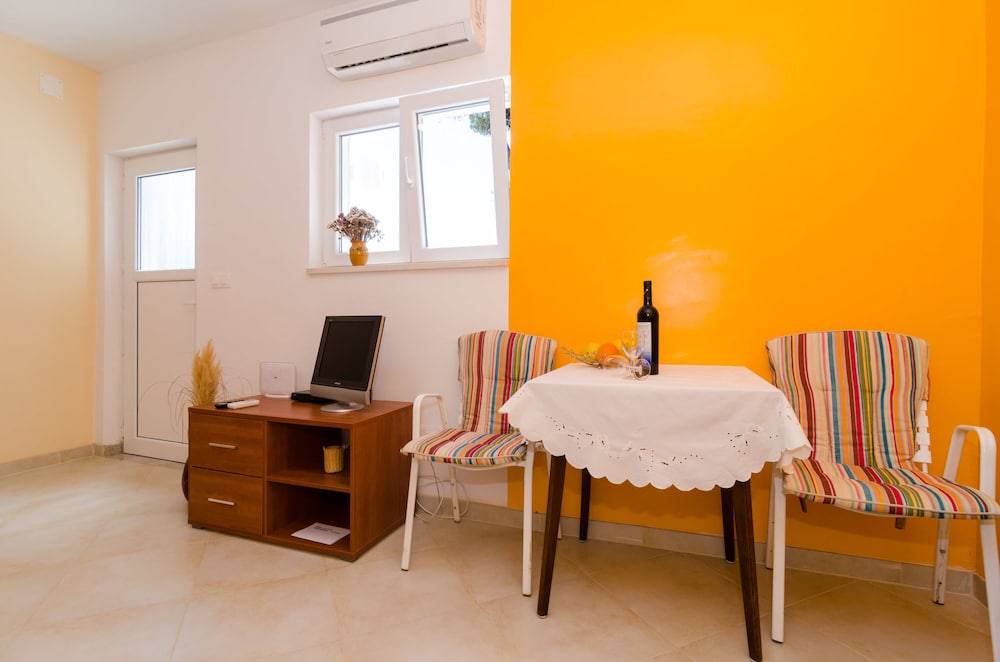 Apartments & Rooms Tapera 2