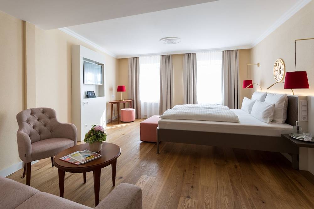 EMICH ́S Hotel 2