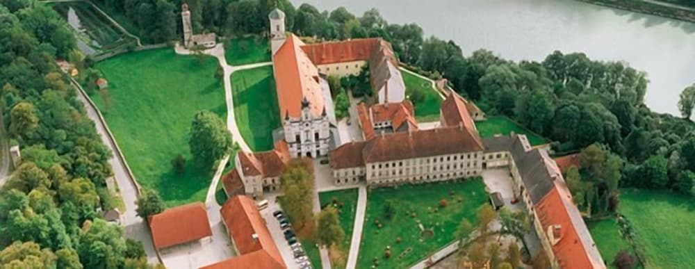 Klostergasthof Raitenhaslach 1