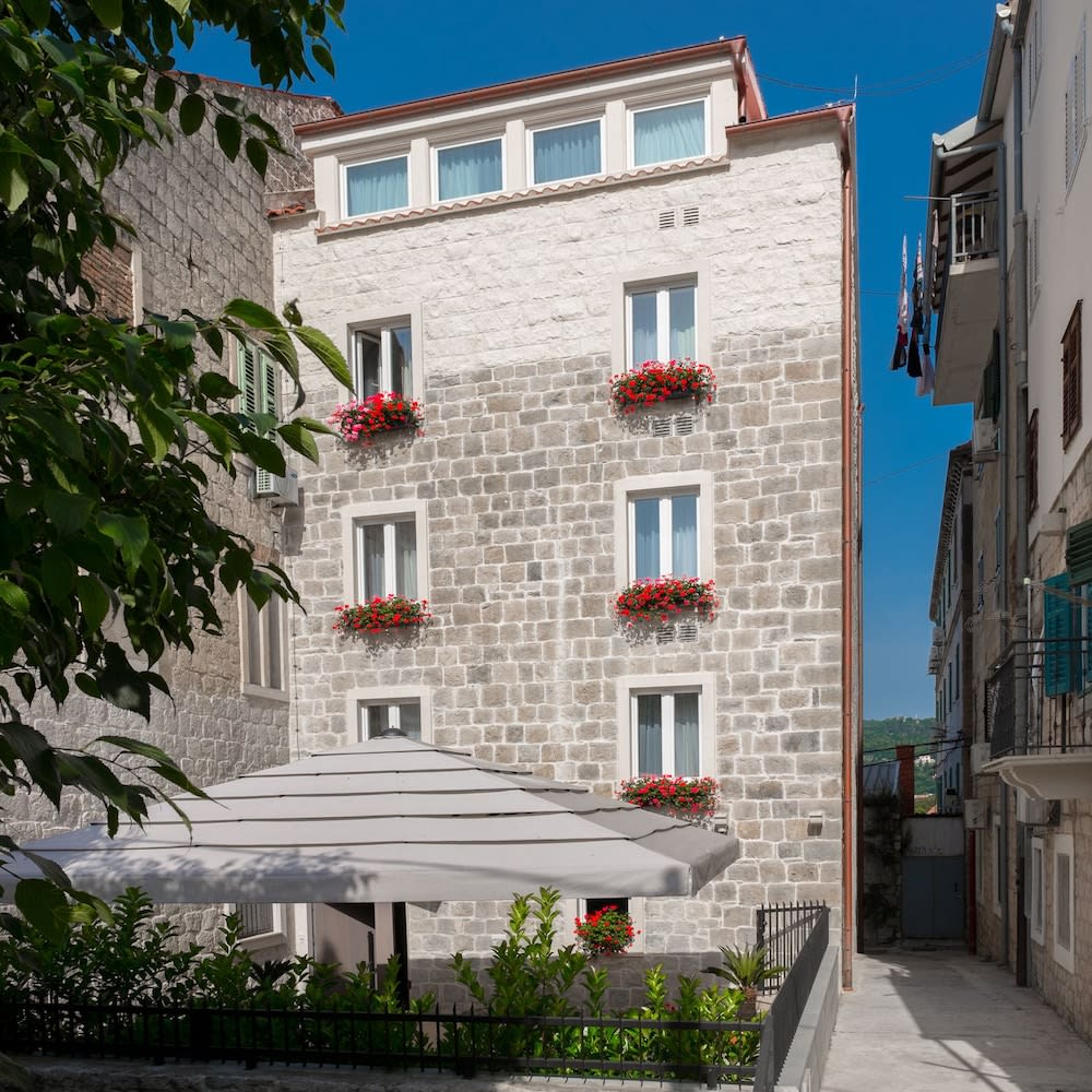 Mediterra Residence 1