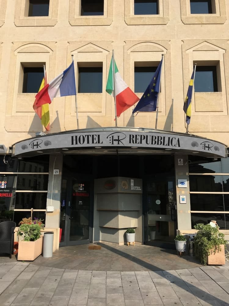 HR Hotel 1