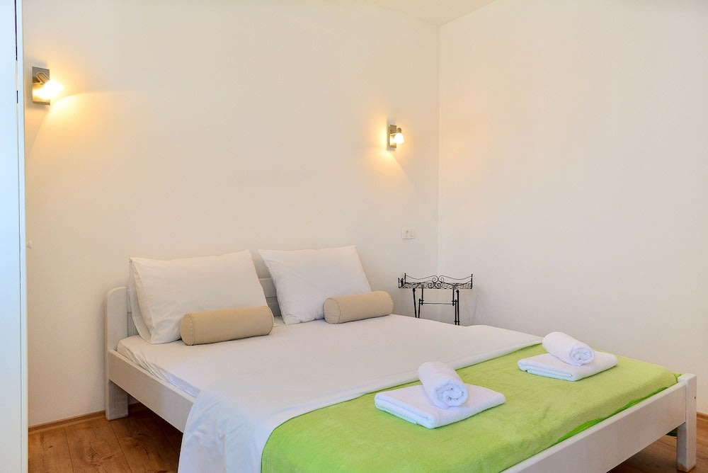 Golden B&B 2