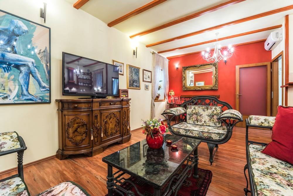 Emperor's Suites 1