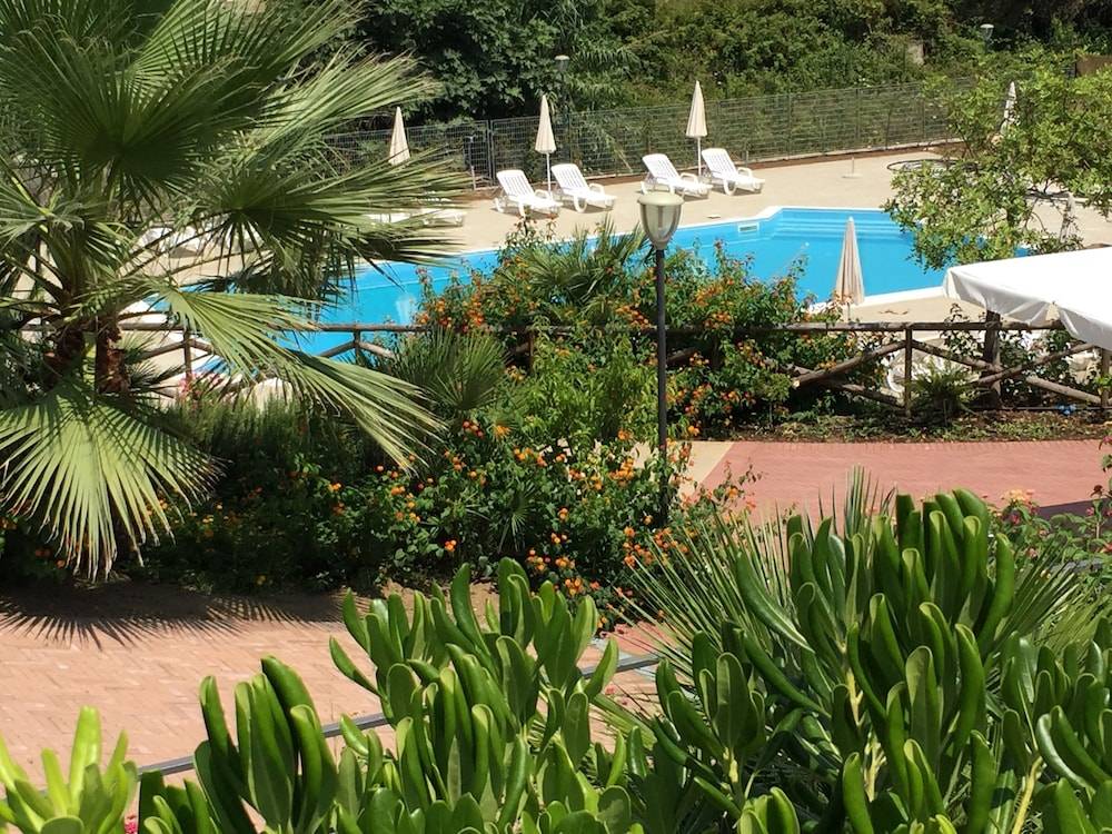 Residence Pietre Bianche ApartHotel 1