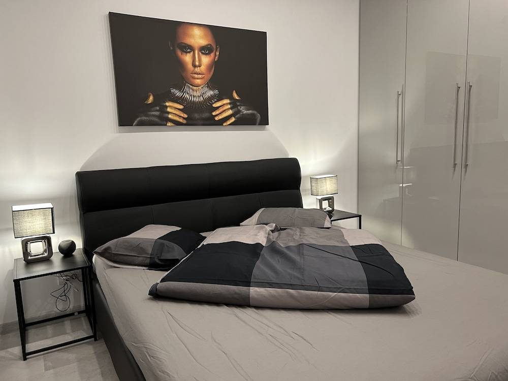 Amazing 2-Room Penthouse Cityview W13 2