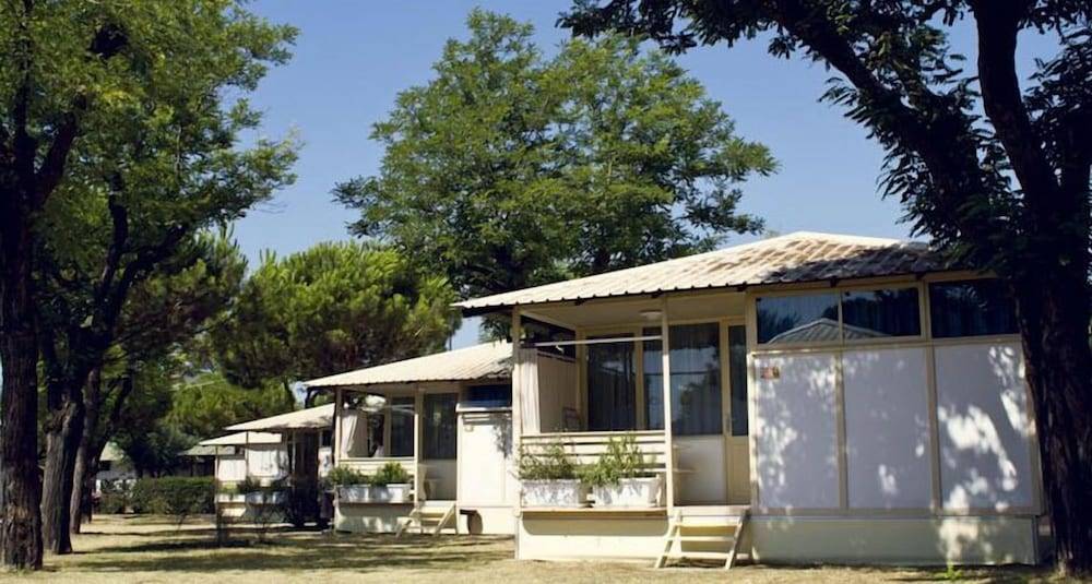 Estivo Premium Deluxe mobile homes on Camping Malibu Beach 1
