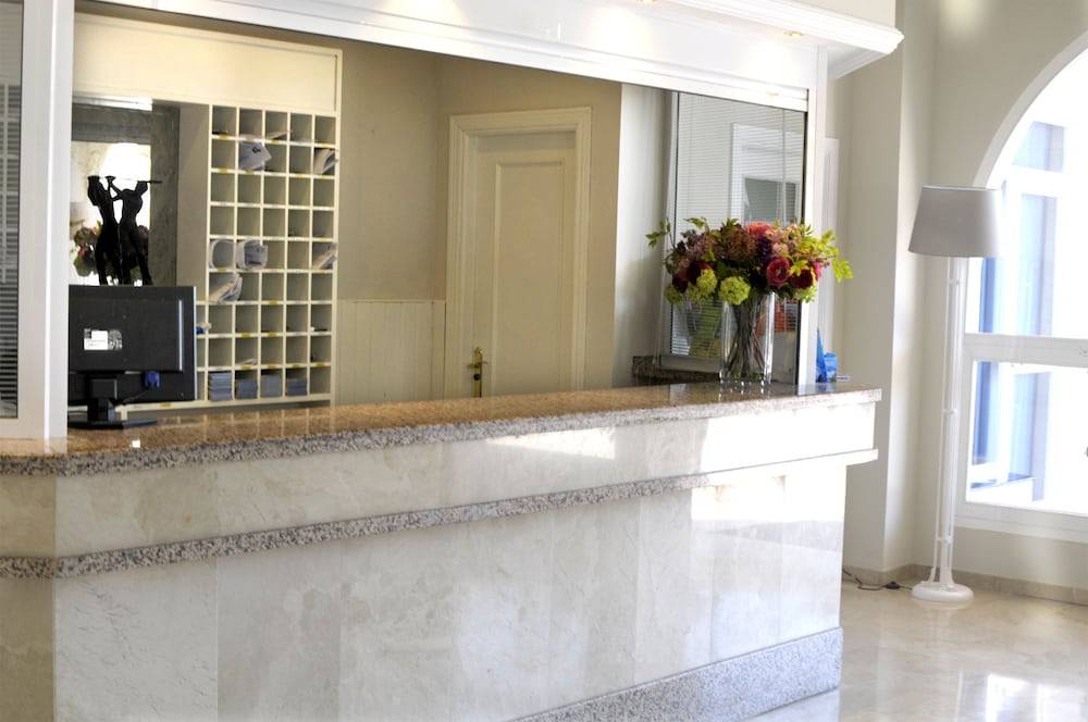 LUXURY 2-bed apartment with big terrace in aparthotel with outdoor pools in CALAHONDA 2