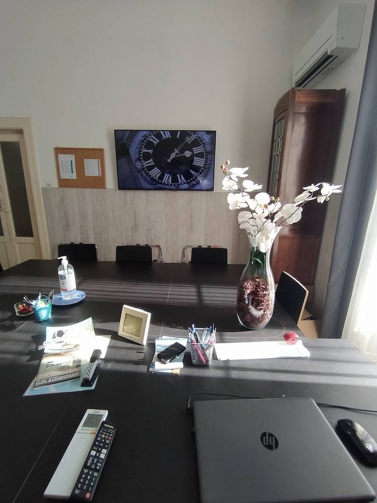 DOMUS NIKOLAI ROOMS AND TERRACE-Central Bari 2