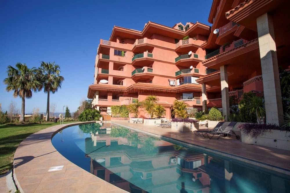 Penthouse M Reserva del Higueron 3 BEDROOMS. TRANSFER to the Beach and Train station. JACUZZI. WIFI. 2 PARKING. 2 SWIMMING POOL 1
