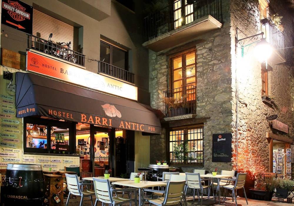 Barri Antic Hostel & Pub 1