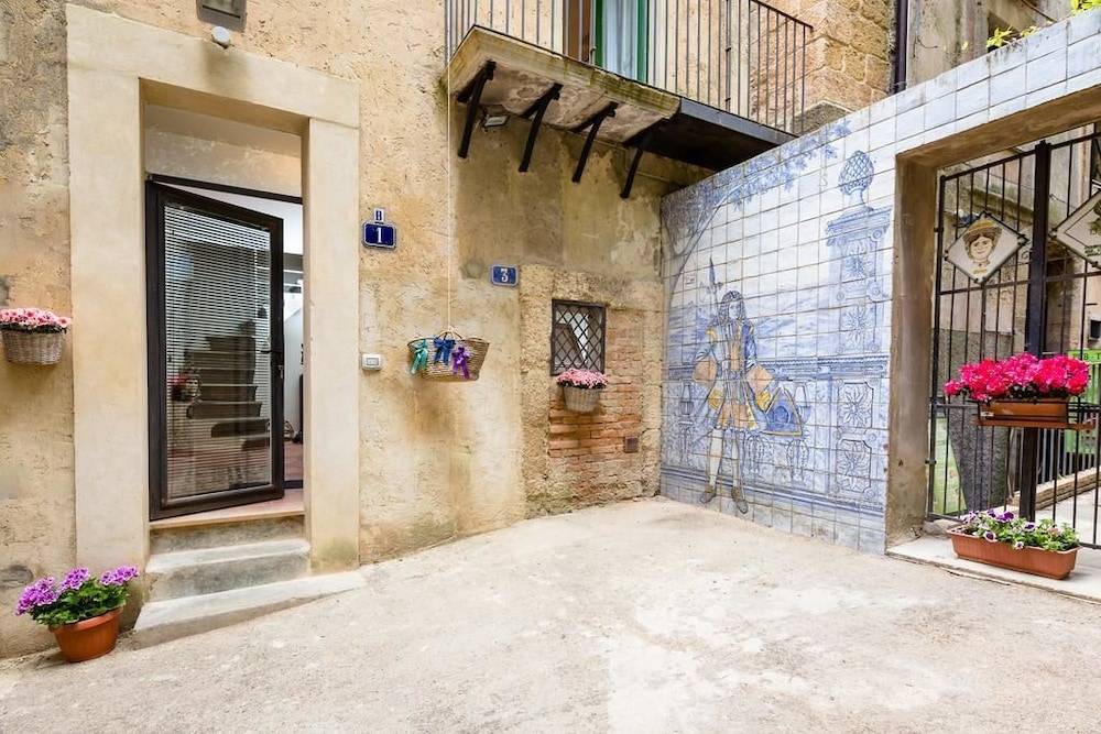 Palazzo Taranto Luxury Rooms 1
