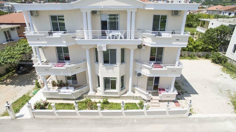 Mimi Lux Apartments 1