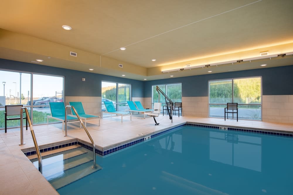 Holiday Inn Express & Suites BELOIT by IHG 1
