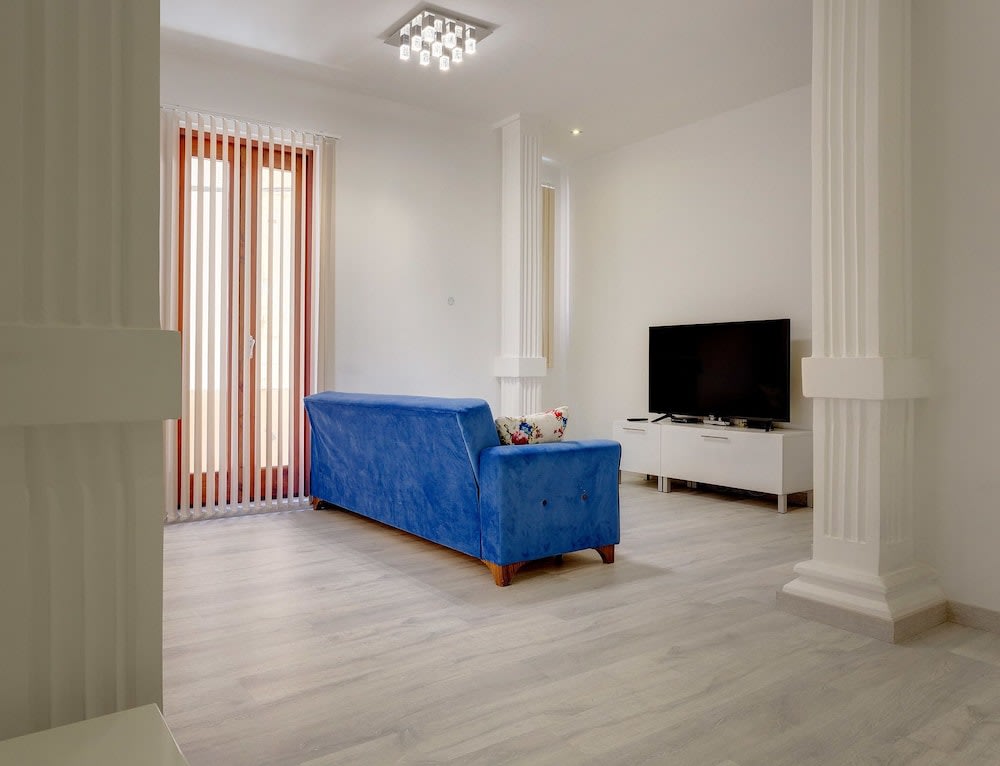 Stylish 2 Bedroom Apartment in an Amazing Location 2