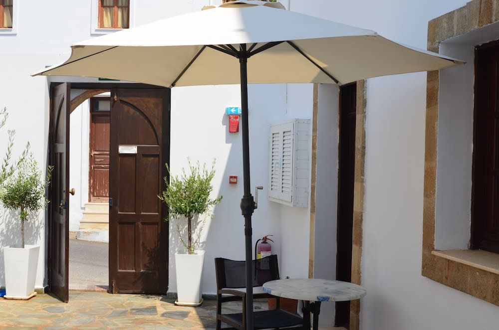 PHILIPPOS STUDIOS & APT 1