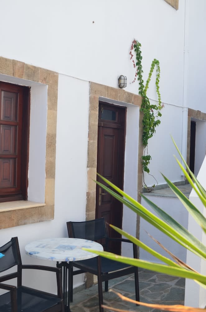 PHILIPPOS STUDIOS & APT 2