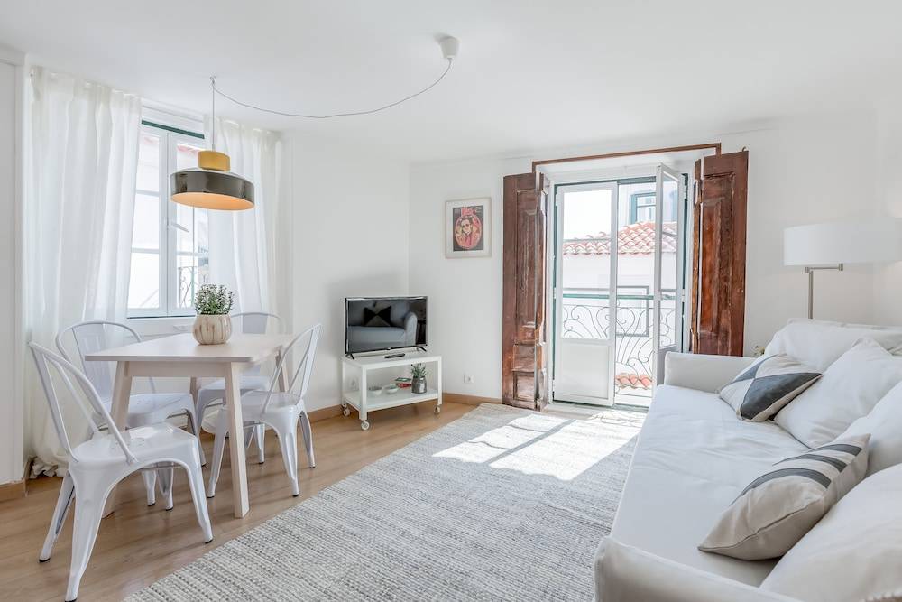 Light Filled Typical Apartment at Alfama, By TimeCooler 1