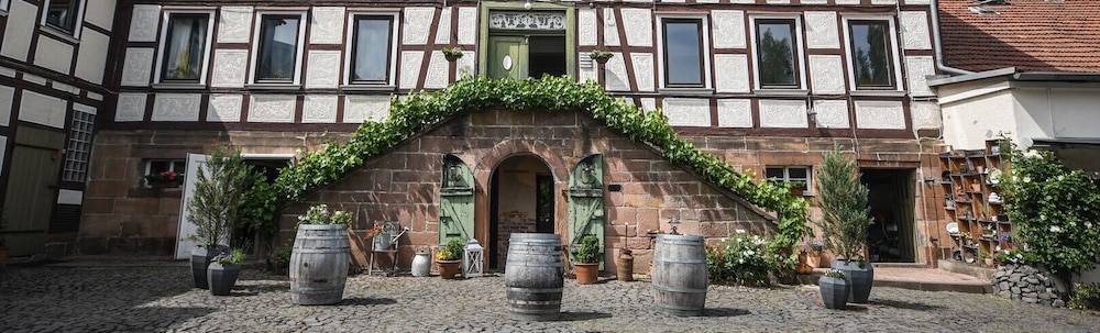 Alter Behring-Gutshof 1