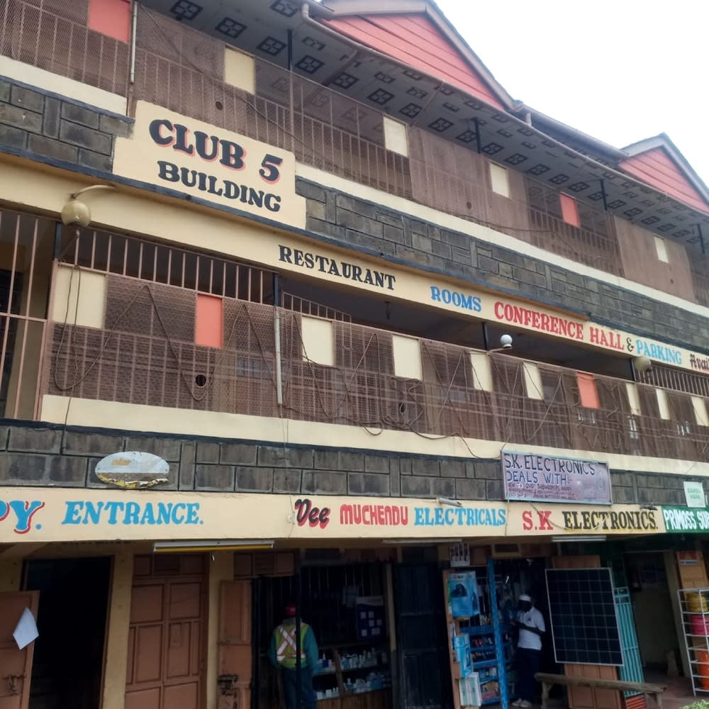Club 5 Restaurant 1