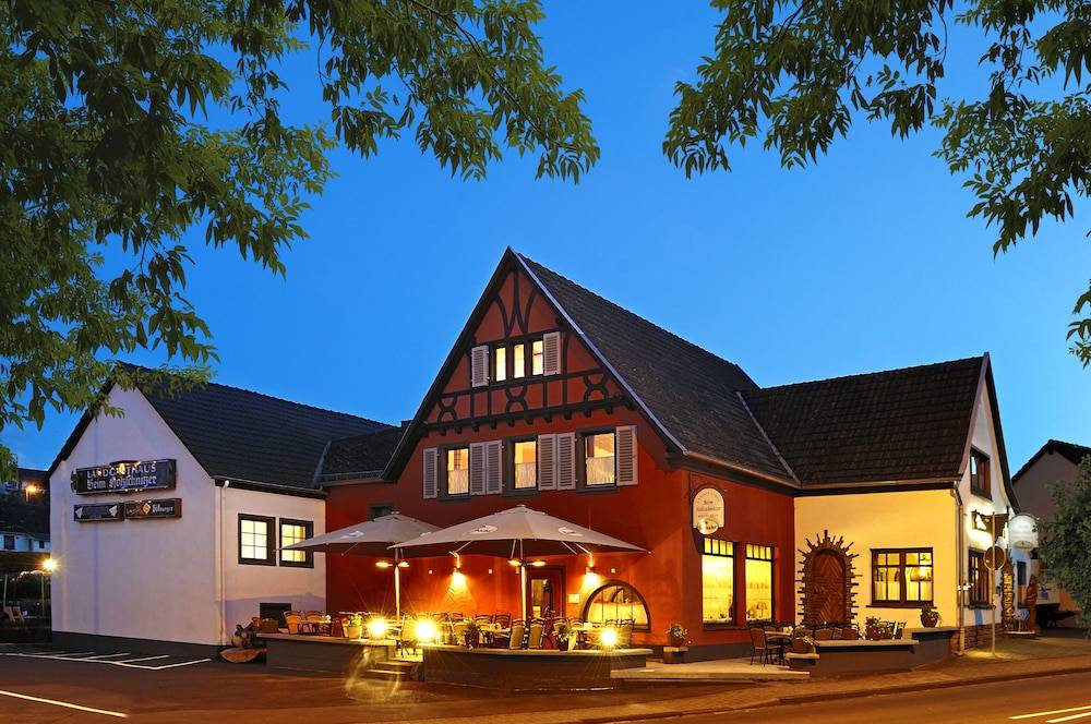 Harmony beim Holzschnitzer 1