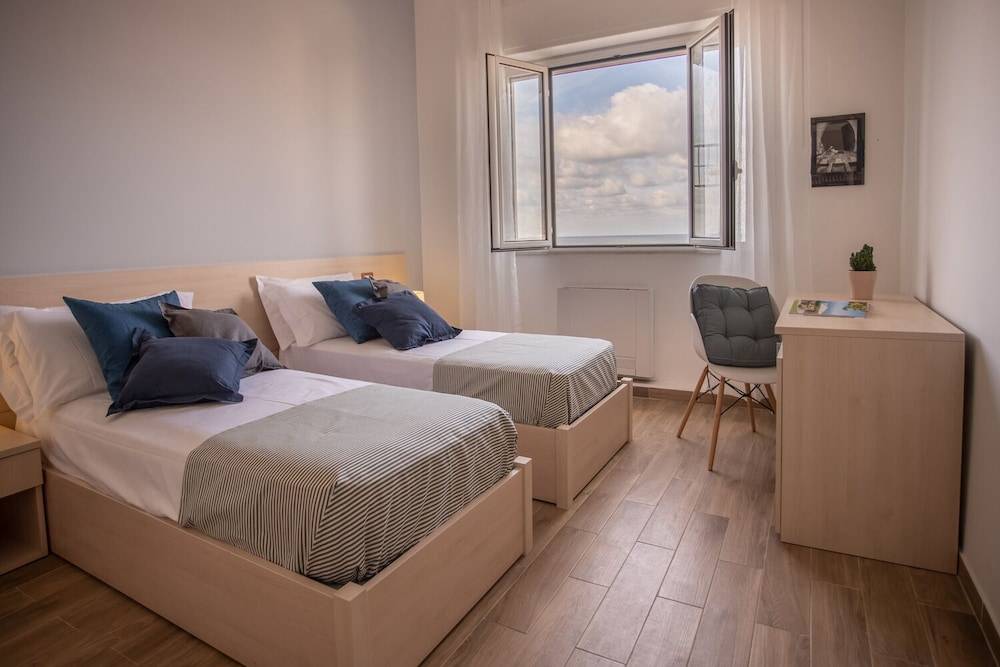 Seaview Rooms in the city center by Wonderful Italy 2