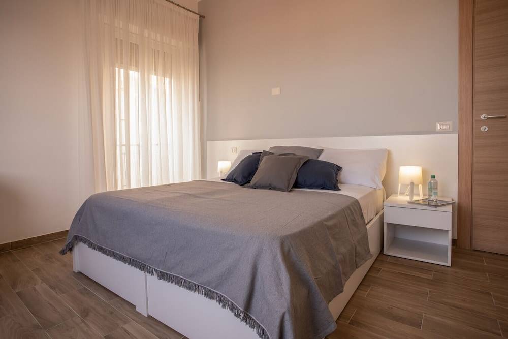 Seaview Rooms in the city center by Wonderful Italy 1