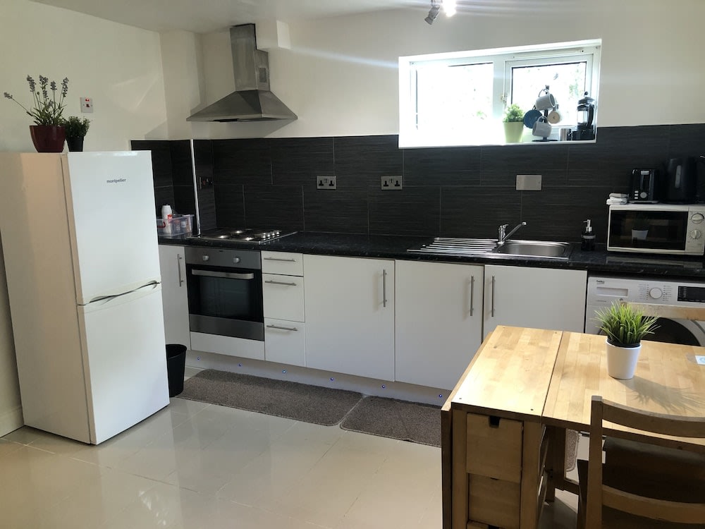 2 bedroom Apartment Heathrow Airport 1