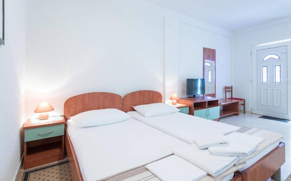 Villa Borna Apartments with Free Parking 2