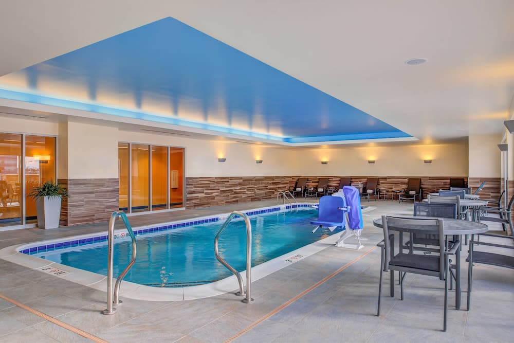 Fairfield Inn & Suites by Marriott St. Louis Westport 1