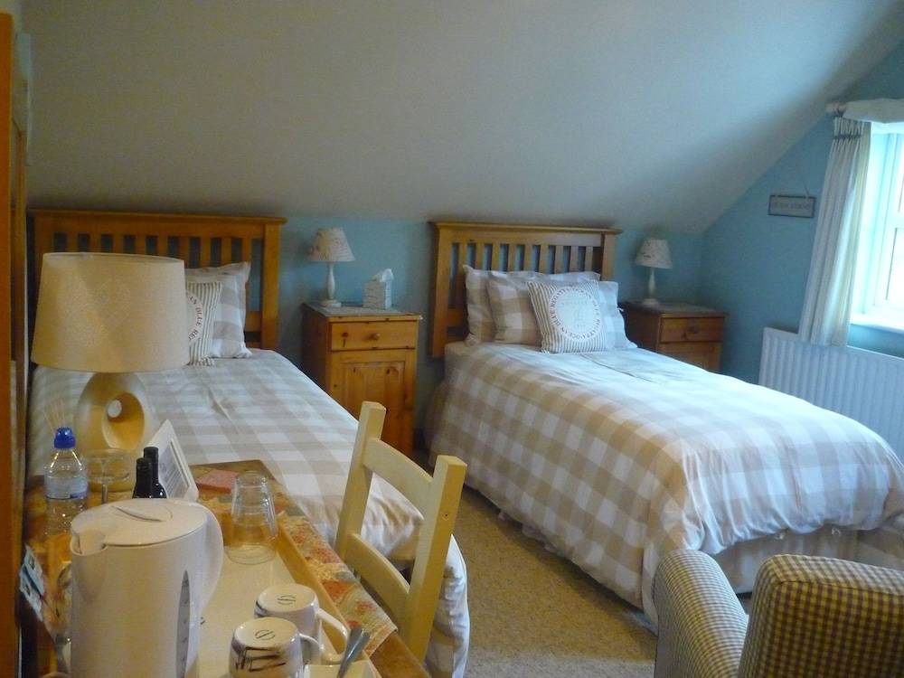 White Cottage Bed and Breakfast 2