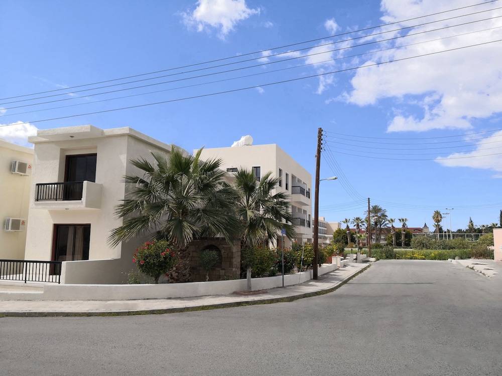 Seashell Apartments 1
