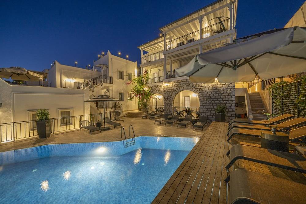 Noa Suite Hotel Only Adult 1