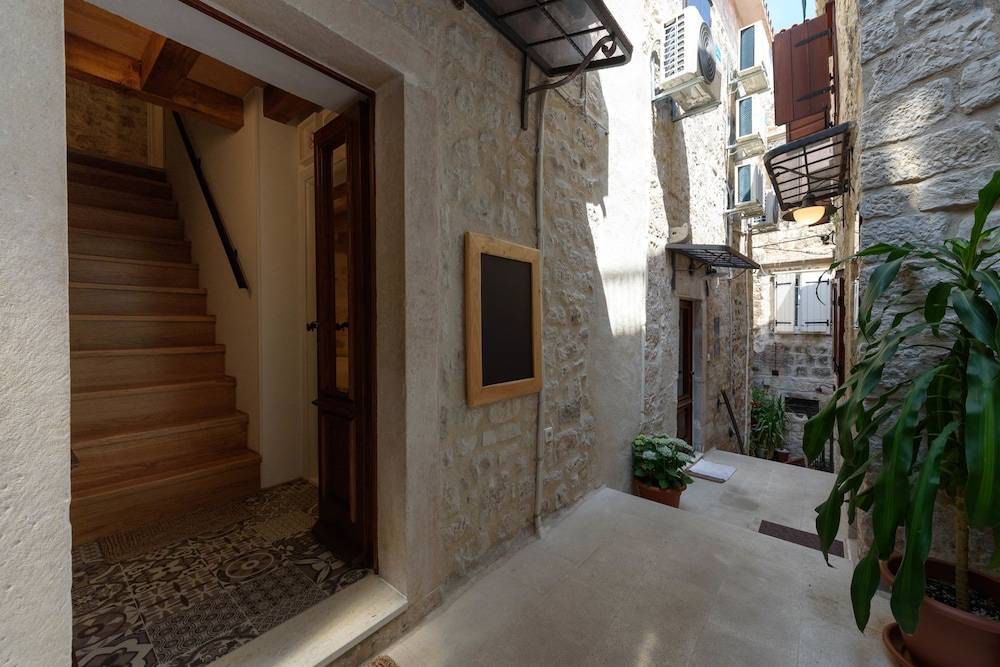 Apartments & Rooms Tiramola - Old Town 1